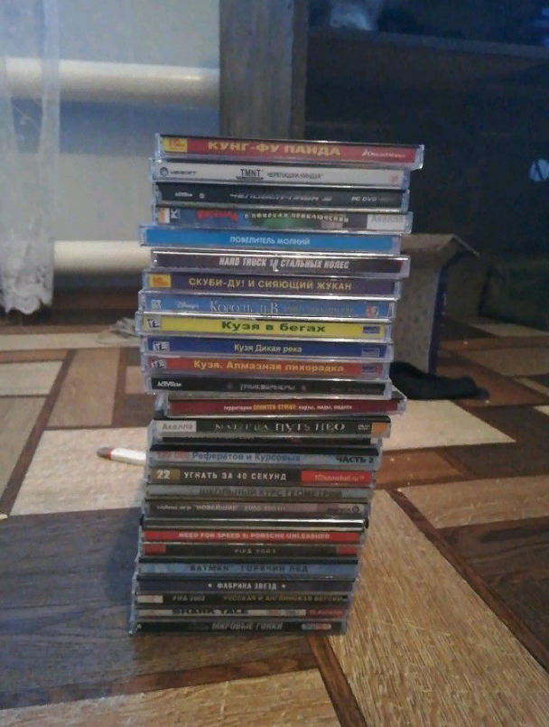 Продам PS2 slim, PS4 Pro, фотоаппарат Canon